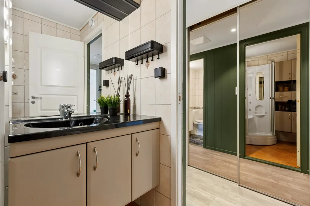 Vannitoad - 4-Bedroom Apartment with West-Facing Balcony in Trondheim