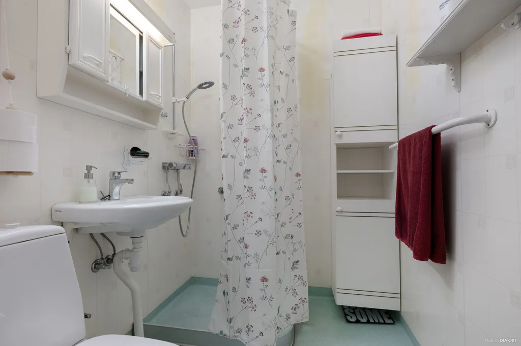 Salles de bain - Apartment with Balcony in Central Location