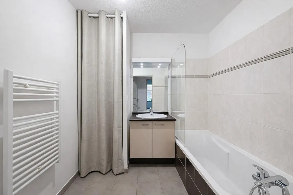 Salles de bain - Appartement Rénové avec Balcon à Saint-Orens-de-Gameville