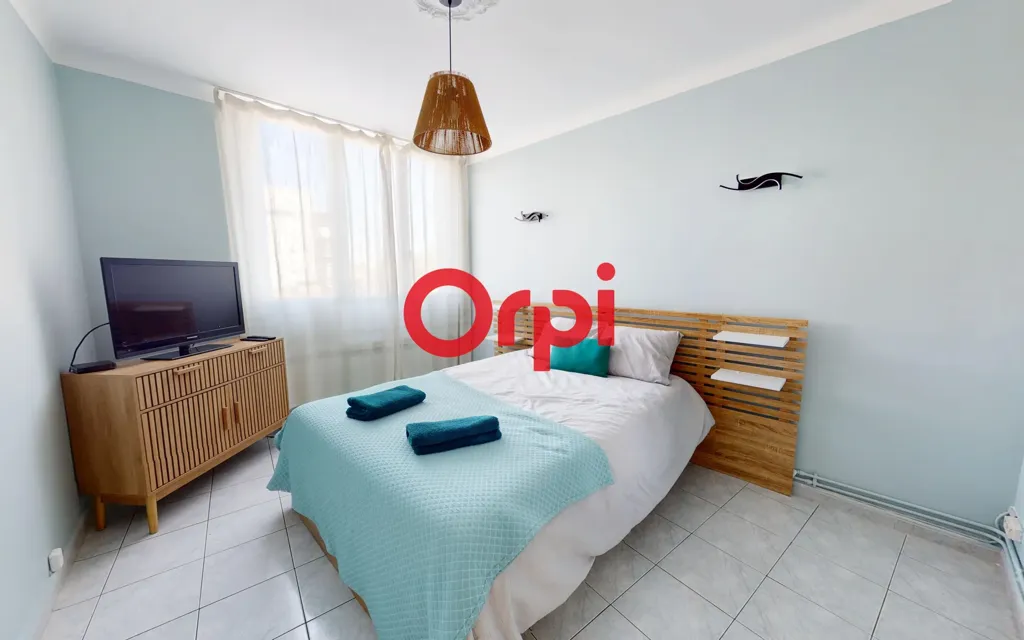 Chambres - Appartement T4 avec balcon à Hyères Centre-Ville