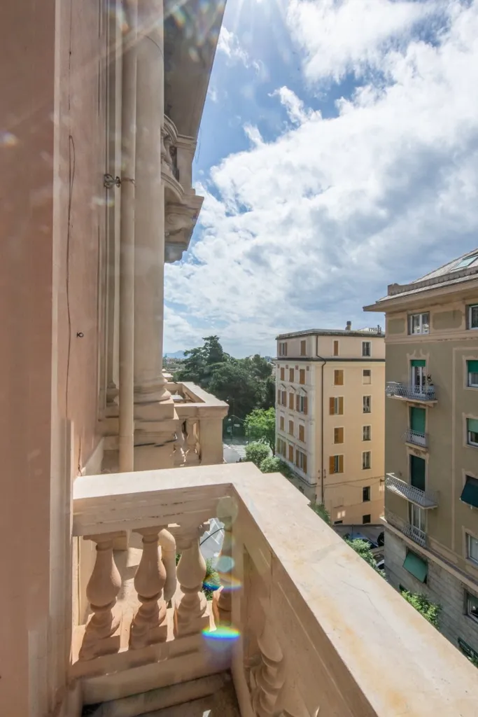 Rõdu - Period Apartment with Balcony in Genoa