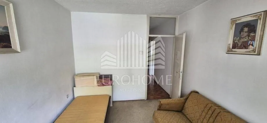 Séjour - Apartment with Central Heating in Sesvete, Zagreb