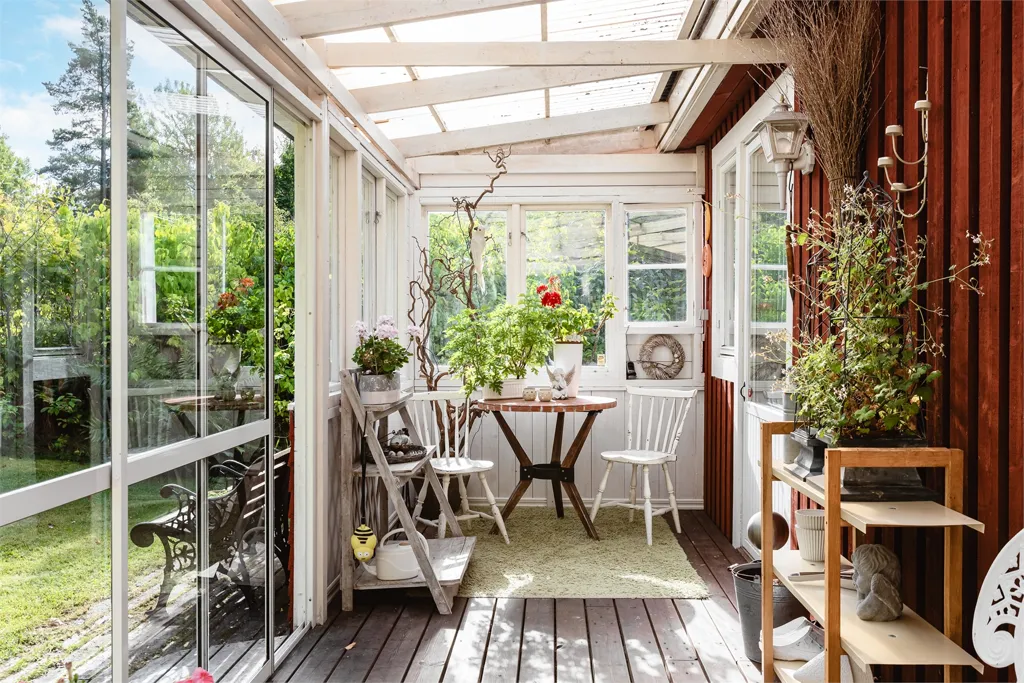 Terrass - Charming Cottage with Private Pier near Katrineholm