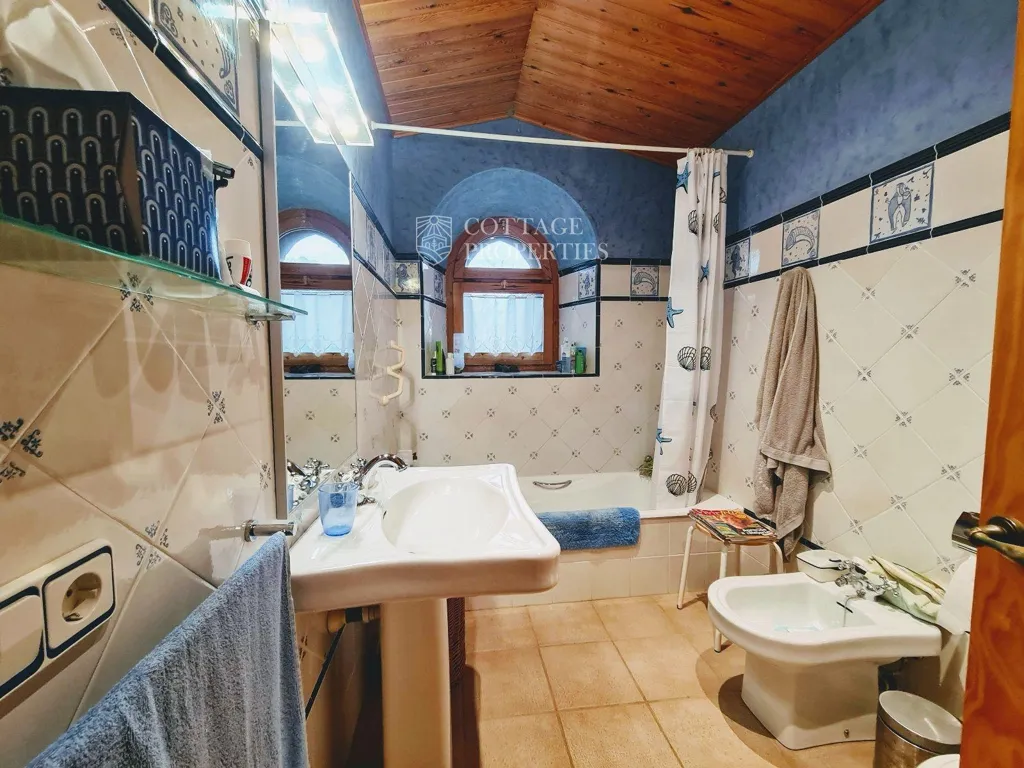 Bagni - Rustic Estate with Masia in Llagostera