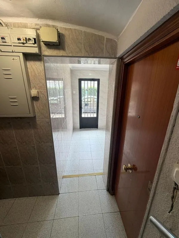 Entrée - Modernised 2-Bed Flat with A/C in Oliver