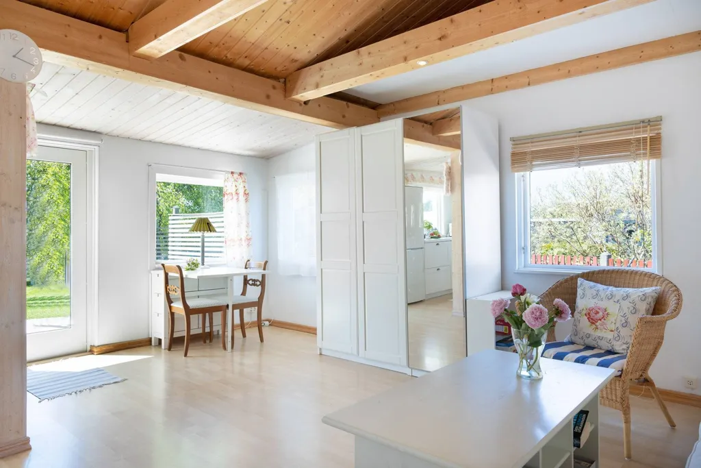 Elutuba - Charming Cottage with Corner Plot in Elinelunds Sommarstad