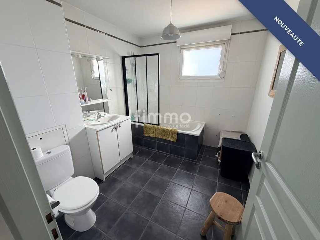 Salles de bain - Maison avec Terrasse à Helstroff