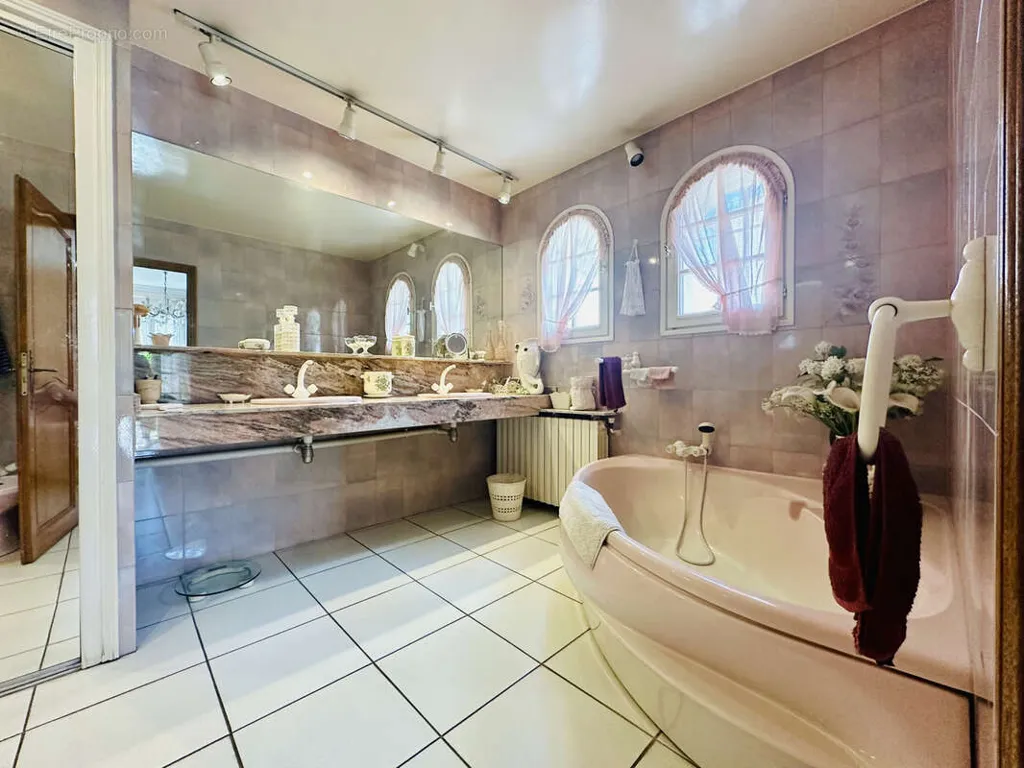 Vannitoad - Independent House with Pool in Lattes Centre