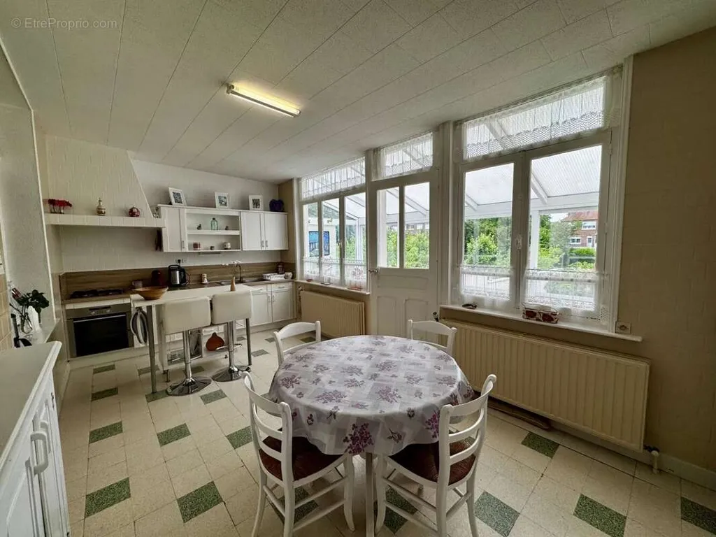 Sala da pranzo - House with Amenable Attic in Cambrai