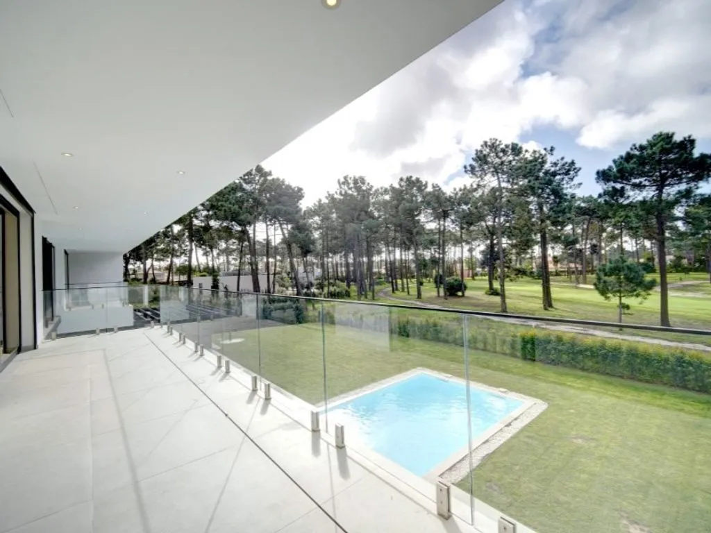 Bassein - Contemporary Villa with Golf View in Almada