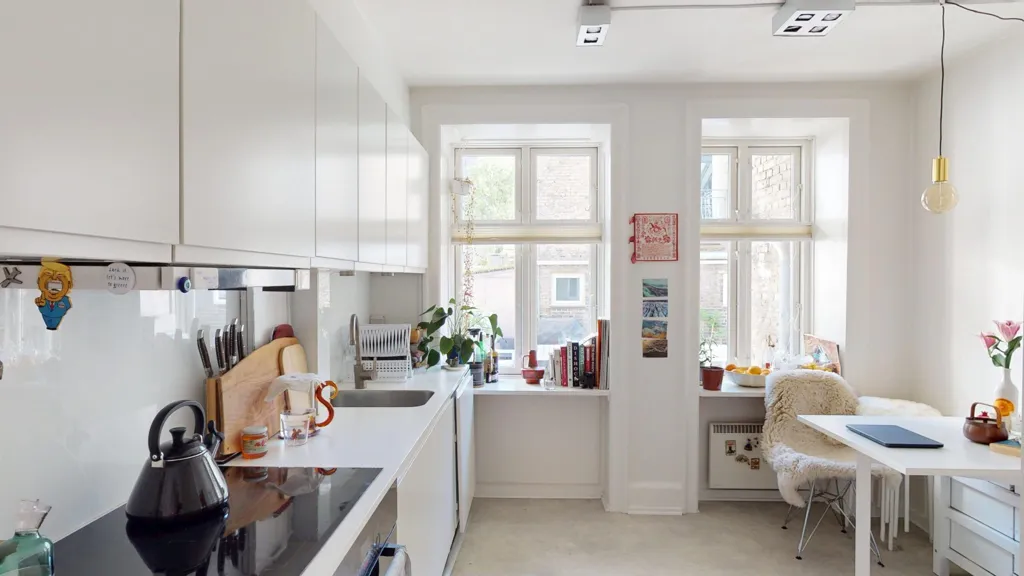 Kitchen - 3-Bedroom Flat with Natural Light in Copenhagen K