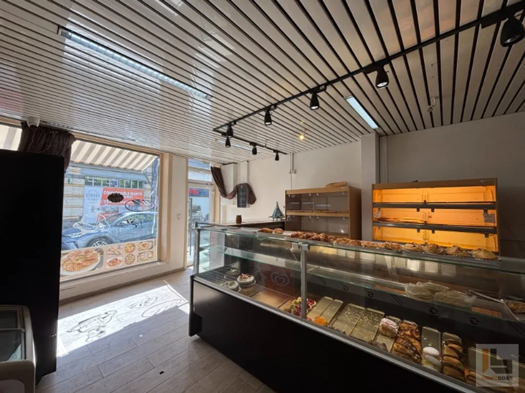Toad - Mixed-Use Property with Commercial Space in Ronse