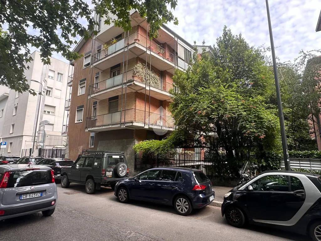 Välivaade - Fully Furnished Studio with Balcony in Milan