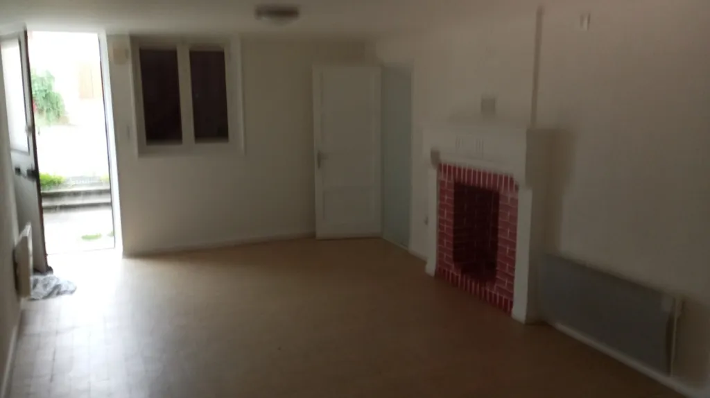 Séjour - Maison en 2 Logements avec Cour à Yenne