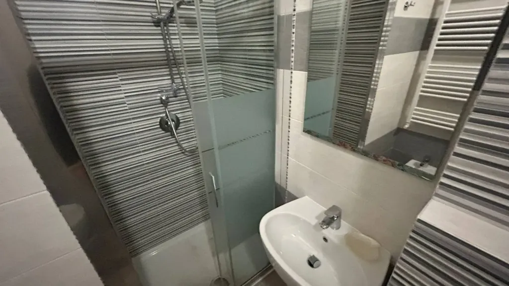Vannitoad - Luxury Apartment with Private Bathroom in Pisa