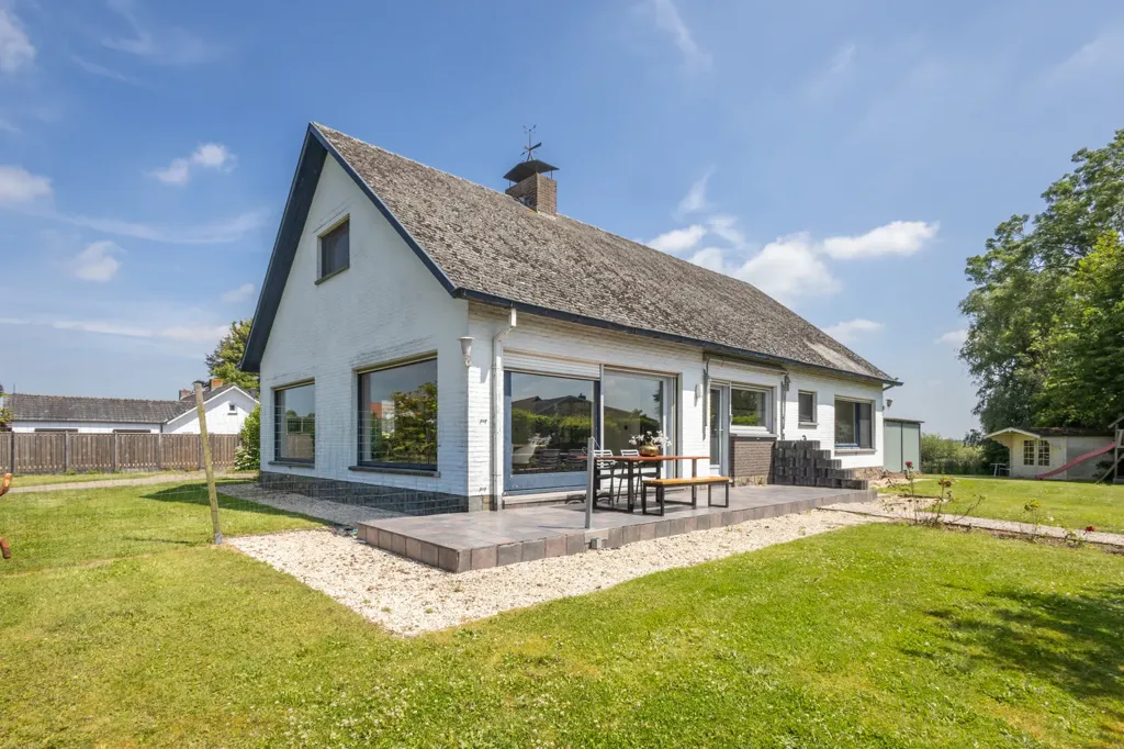 Välivaade - Spacious Detached House with River View in Westdorpe