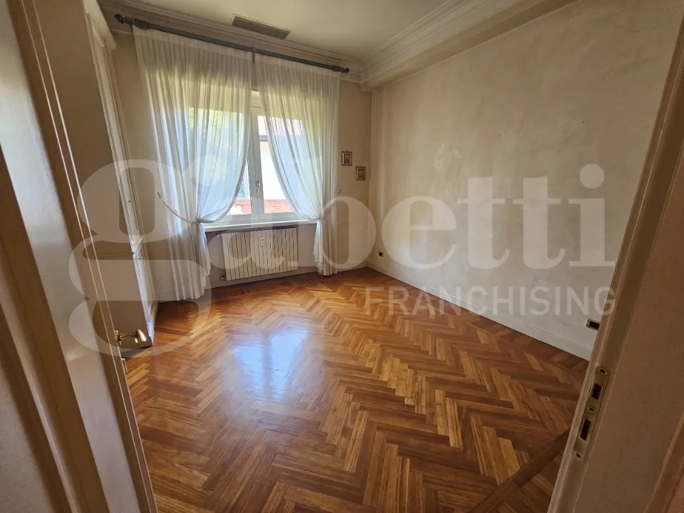 Pièces - Classical Villa with Garden in Brescia