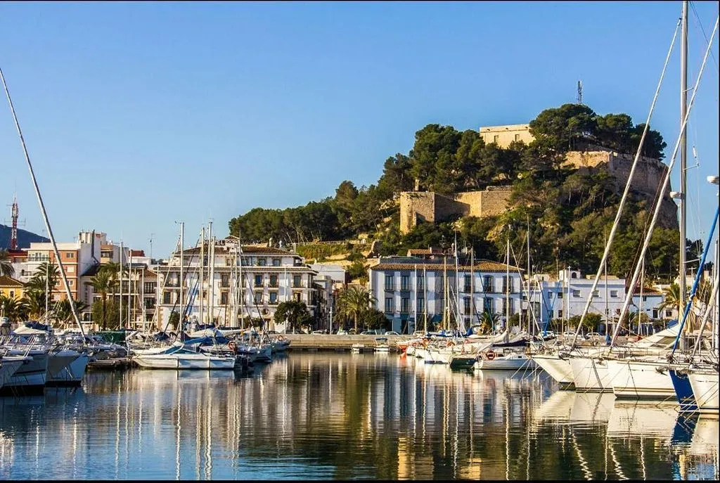 Apartment with Terrace in Denia's Urban Centre