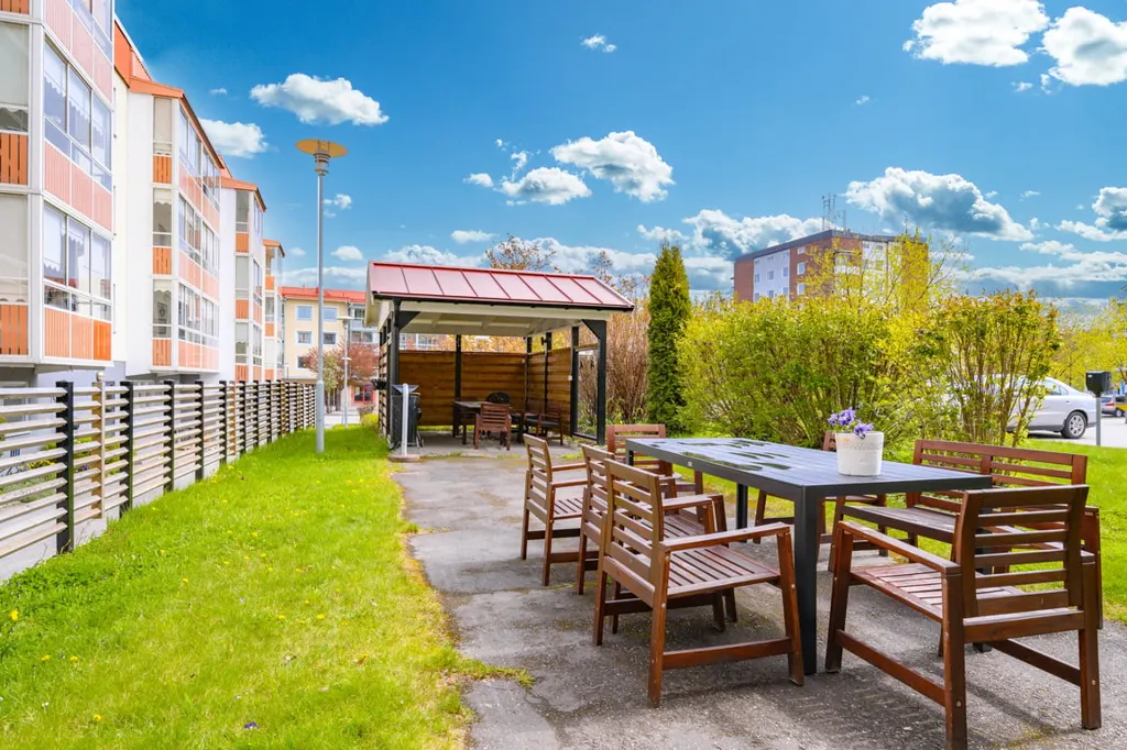 Terrasse - Modernised Flat with Glass Balcony in Central Location