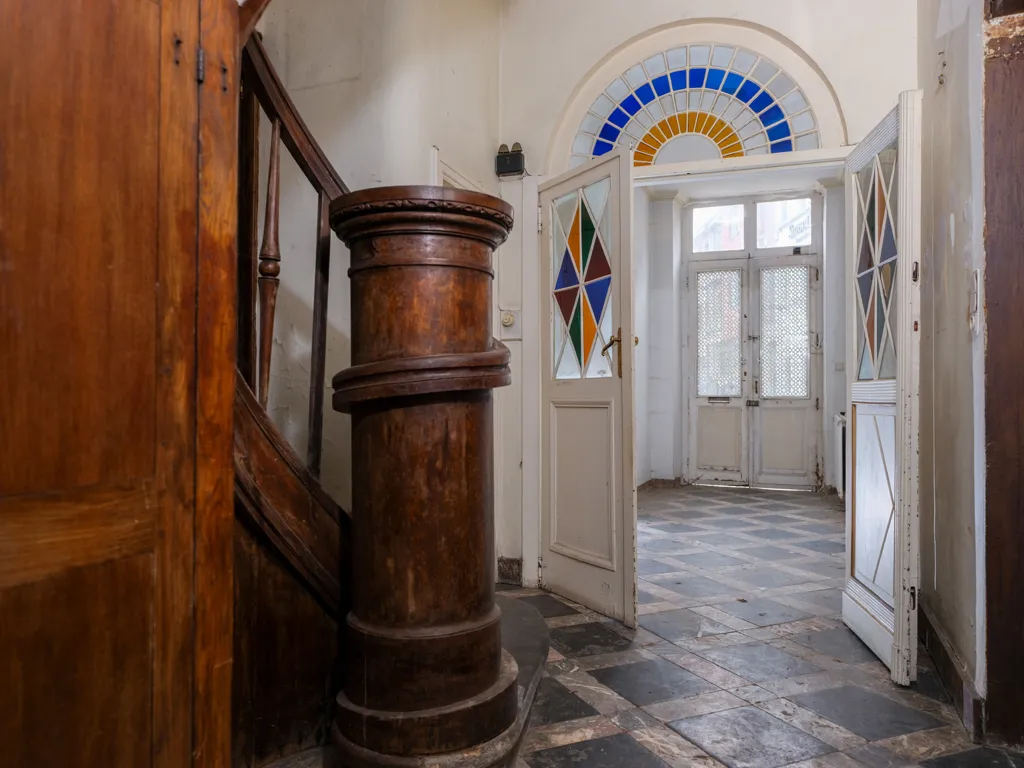 hallway_entrance