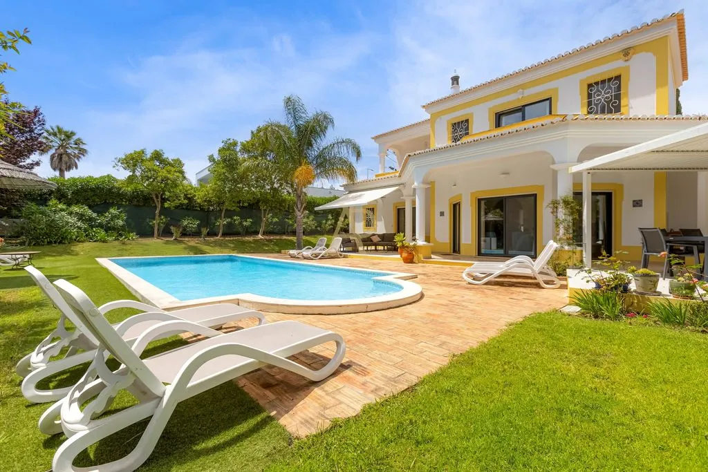 Piscine - Luxury Villa with Golf Access in Alvor