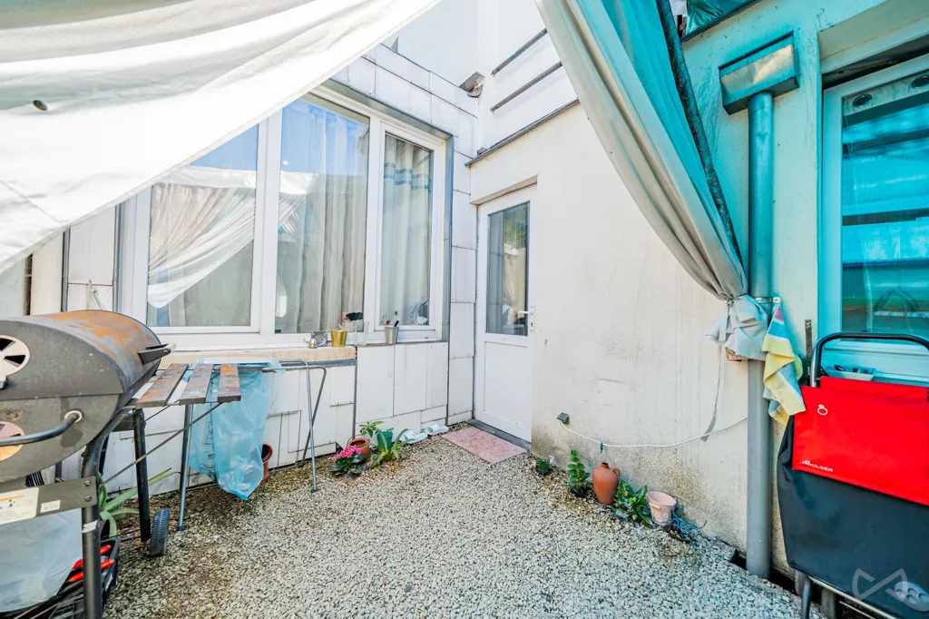 Jardin - Appartement de 2 Chambres au Rez-de-Chaussée avec Cour à Evere