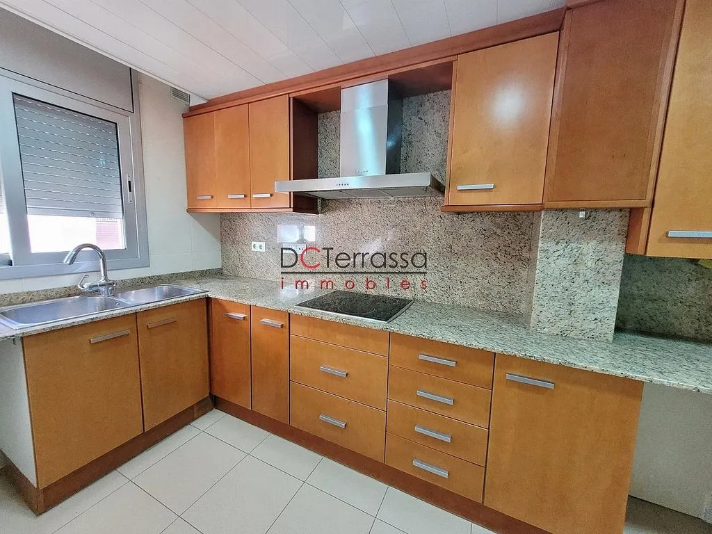Kitchen - Apartment with Balcony in Vallparadís, Terrassa