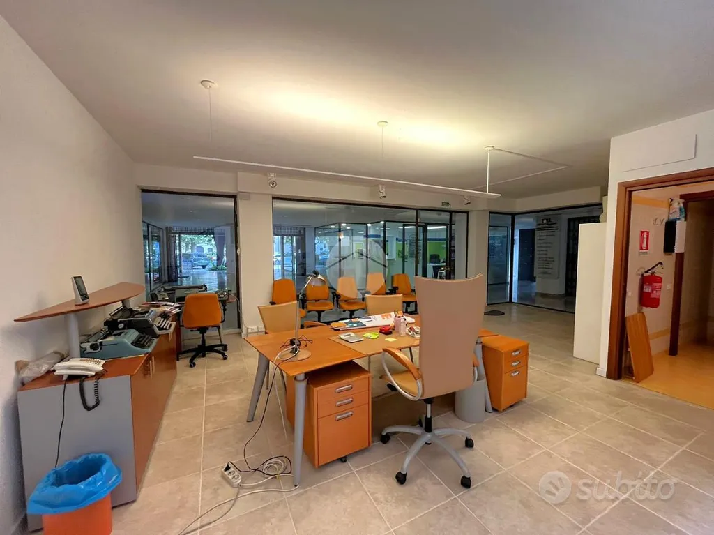 Bureau - Office with Parking in Desenzano del Garda