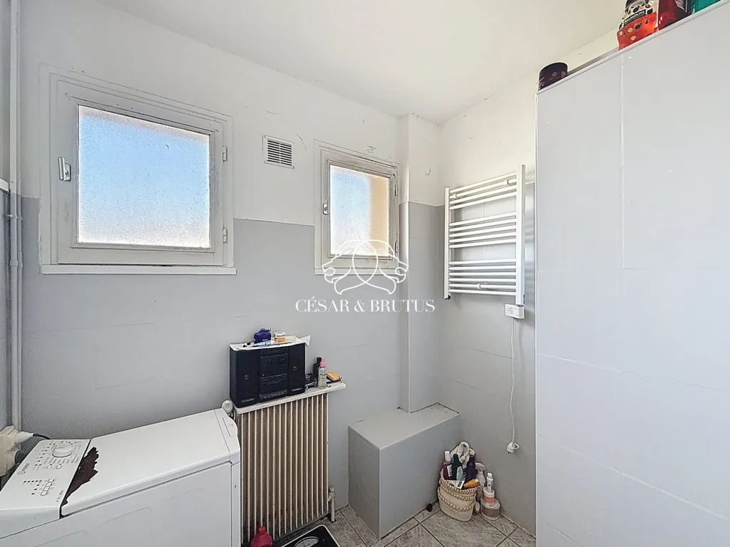 Bathrooms - T3/T4 Apartment with Balcony in Lyon 8th
