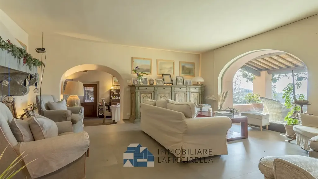Séjour - Conservatively Reworked Villa with Olive Grove in Settignano