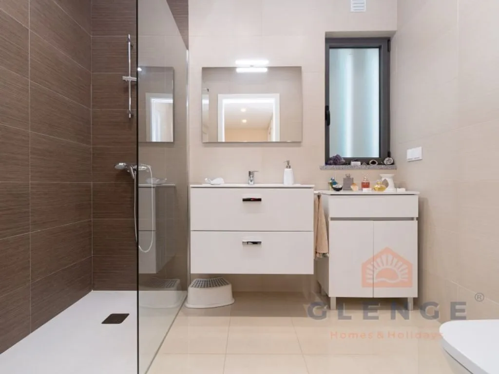 Vannitoad - Luxury Apartment with Terrace in Quarteira