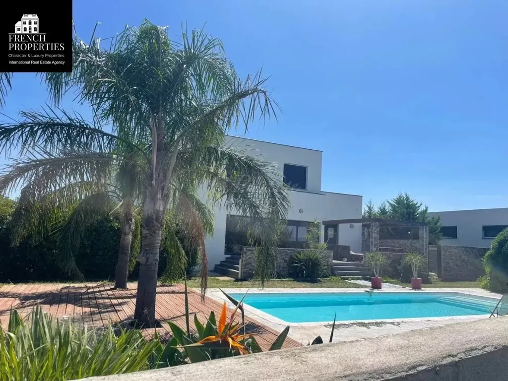 Piscine - Villa d'Architecte avec Piscine à Perpignan