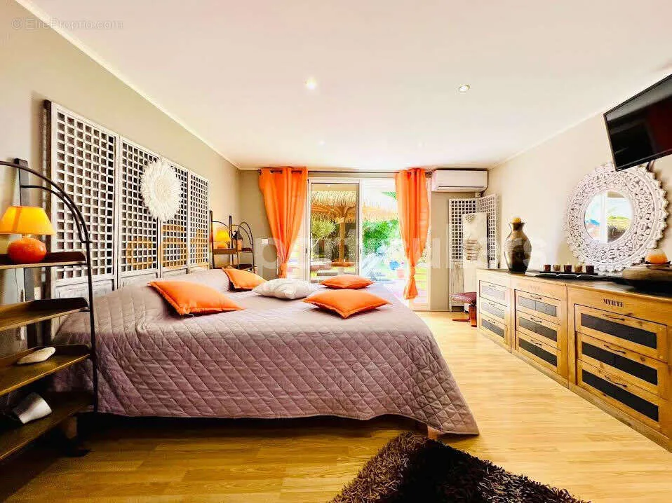 Magamistoad - Furnished House with Pool in Saint-François