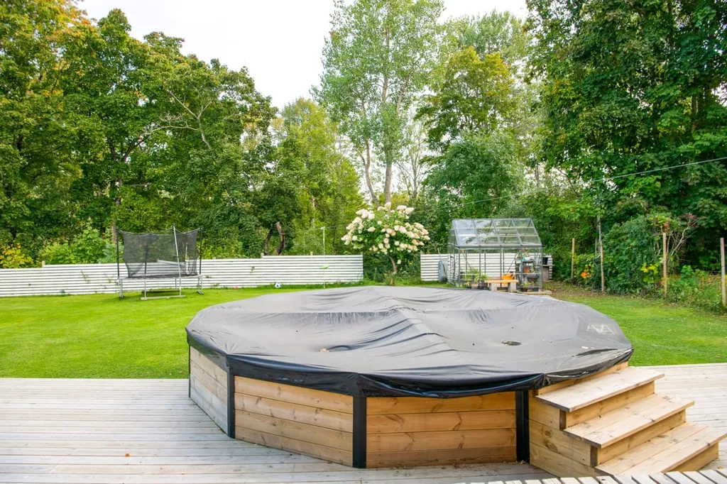 Piscine - Souterrain Villa with Garden on Quiet Street