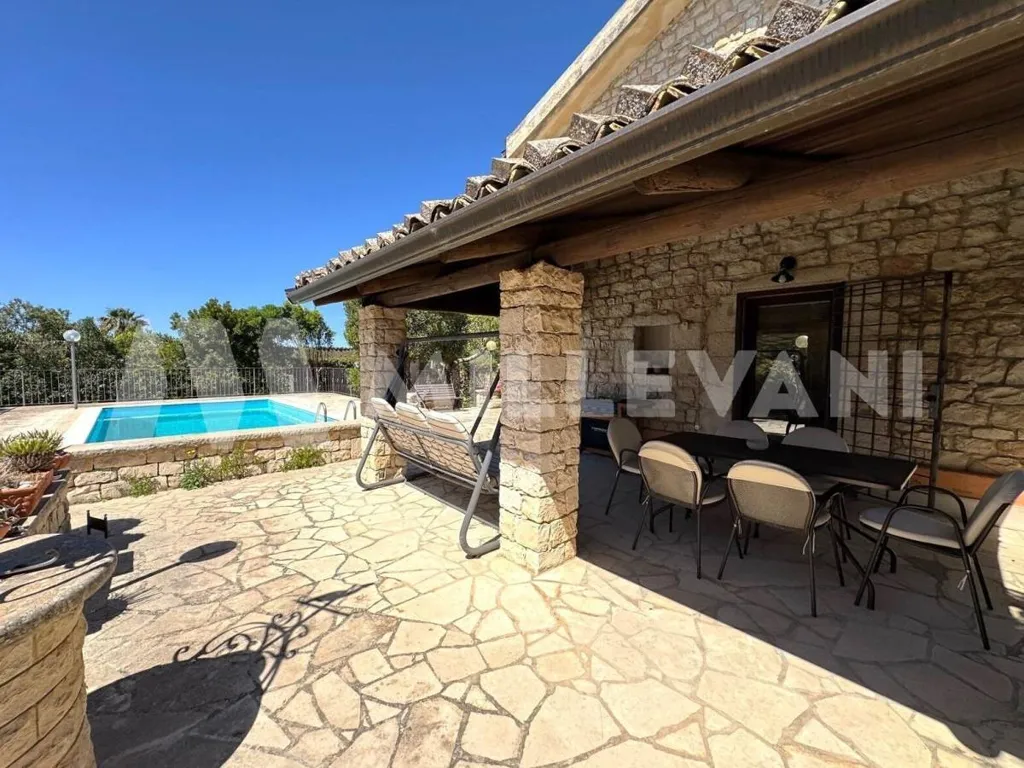 Bassein - Elegant Villa with Pool in Modica