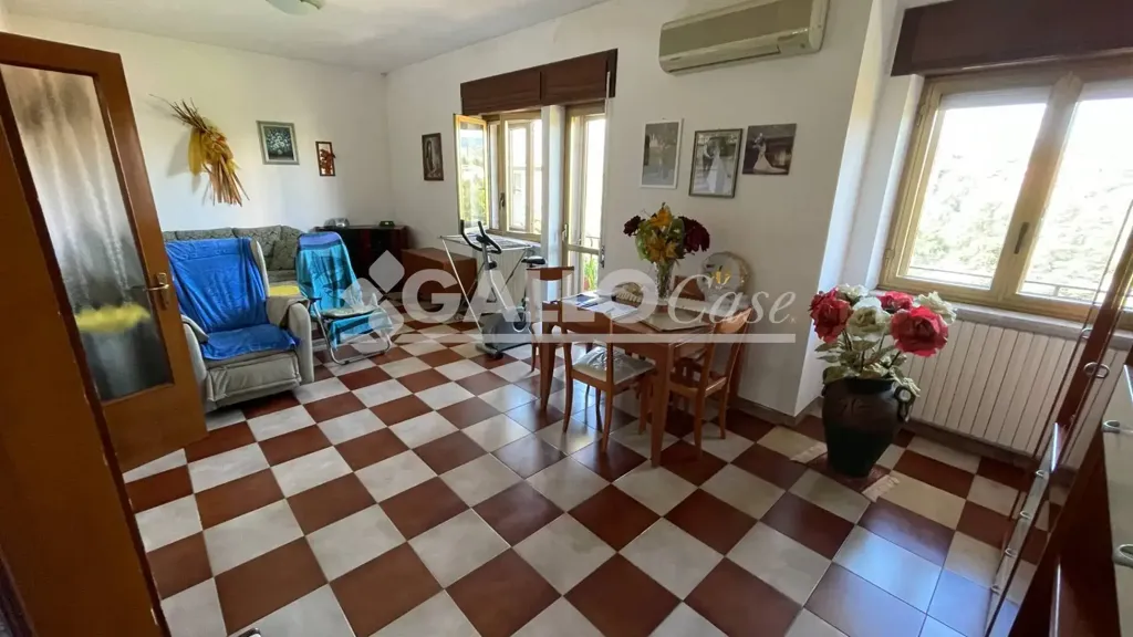 Salle à manger - Apartment with Balconies near Cosenza