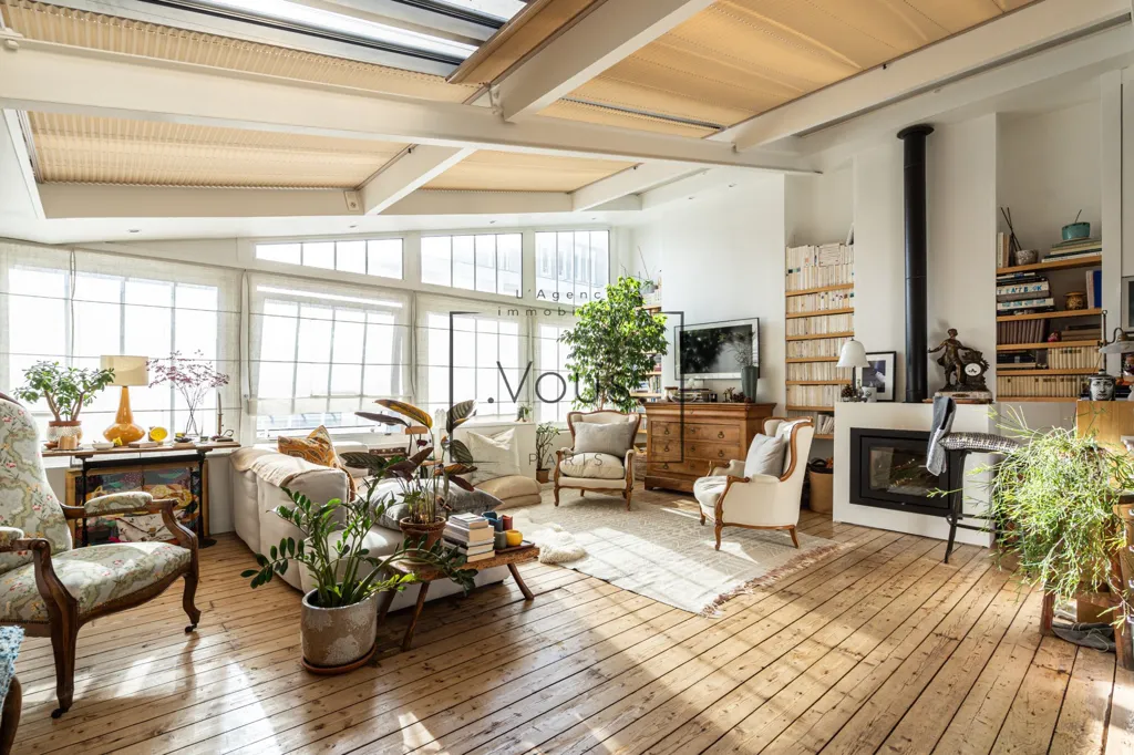 Soggiorno - Penthouse with Terrace Potential in 11th Arrondissement