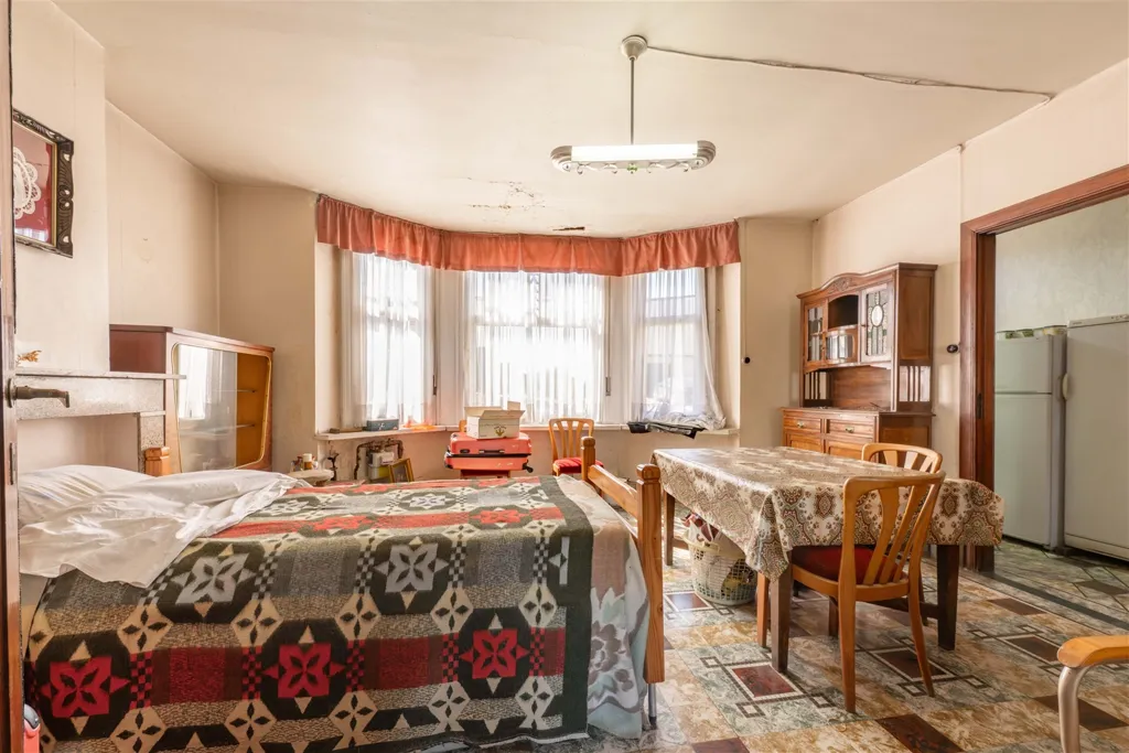Magamistoad - Renovatable House with Garden in Kanegem