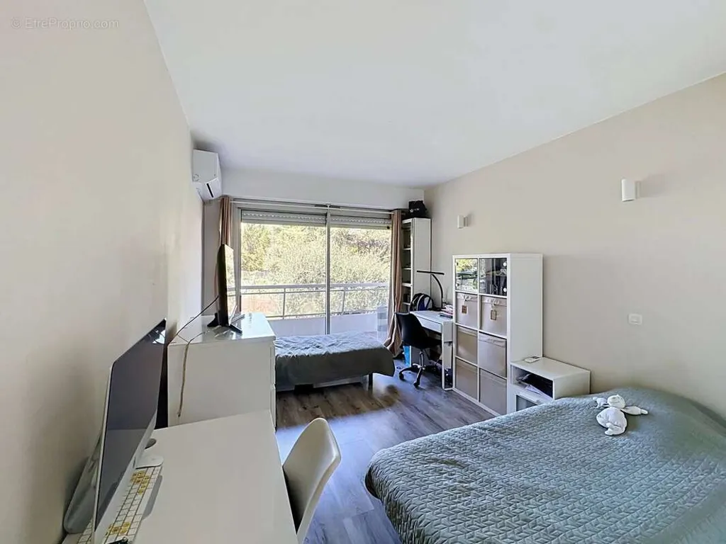 Bedrooms - Luxury Apartment with Sea View in Nice