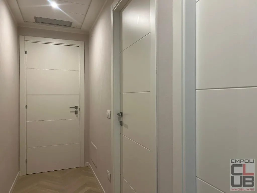 Esik - Privately Leased Apartment with Terrace in Empoli