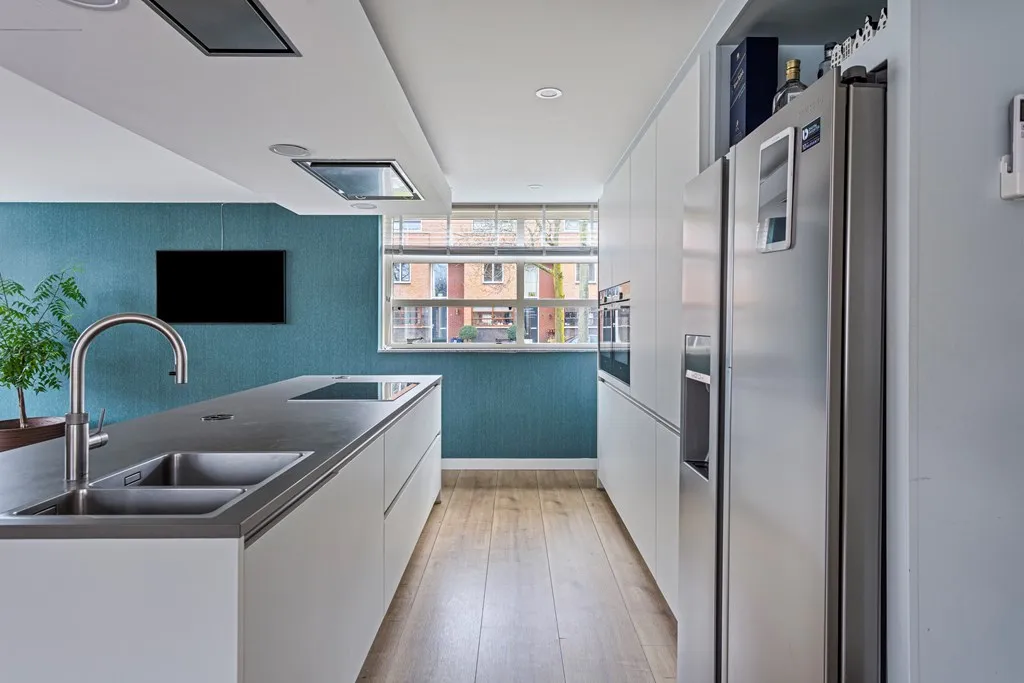 Cuisine - Corner House with Solar Panels in The Hague