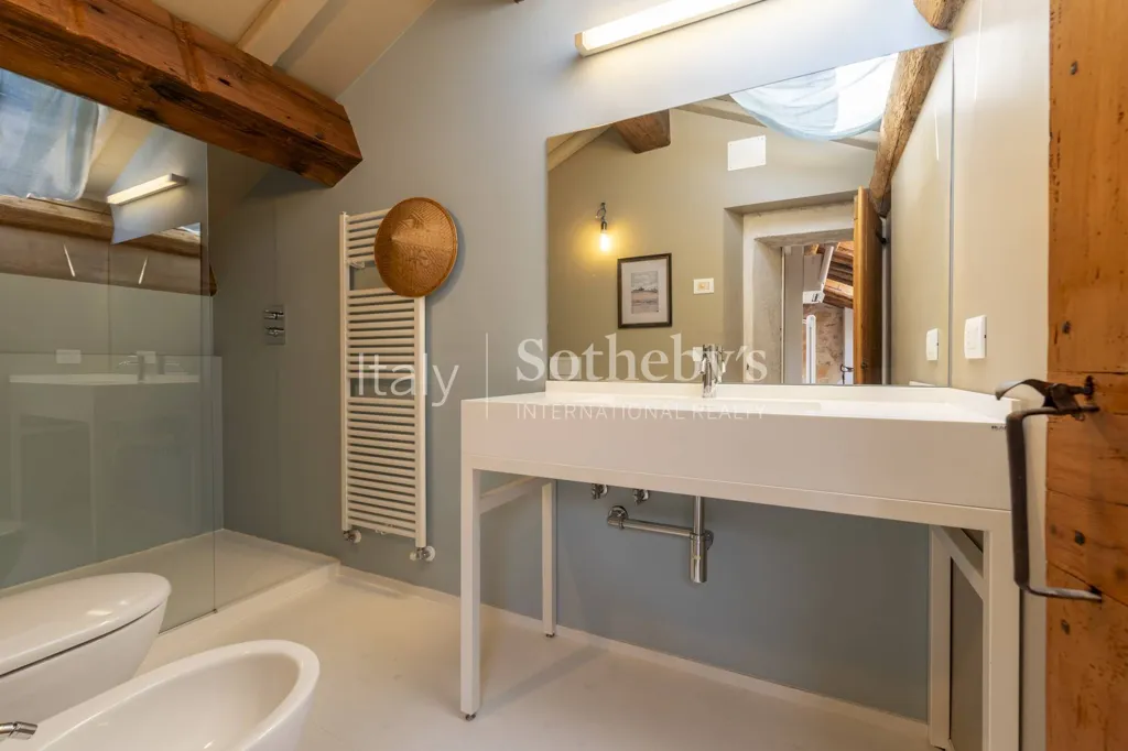 Salles de bain - Restored Attic Apartment with Panoramic Terrace in Asolo