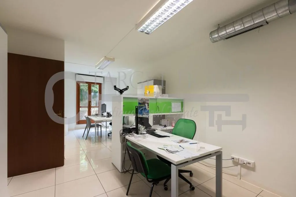 Kabinet - Office with Lake View in Como
