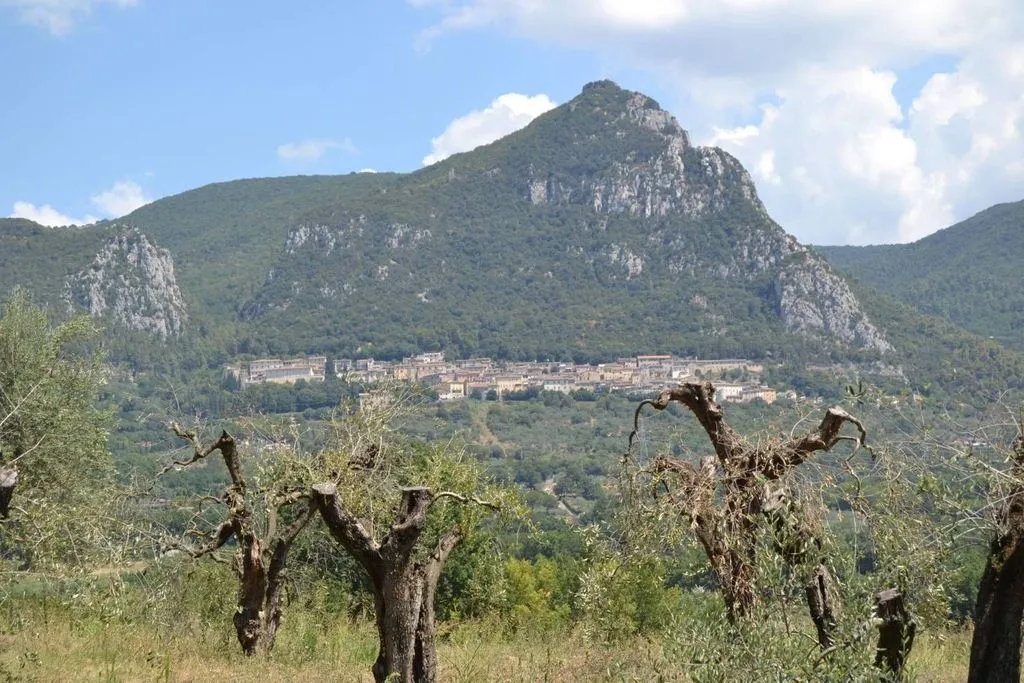 Luxury Villa with Extensive Outdoor Space in Terni