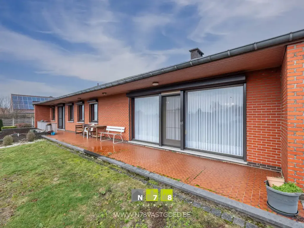 Terrasse - Villa Indépendante avec Terrasse à Maaseik