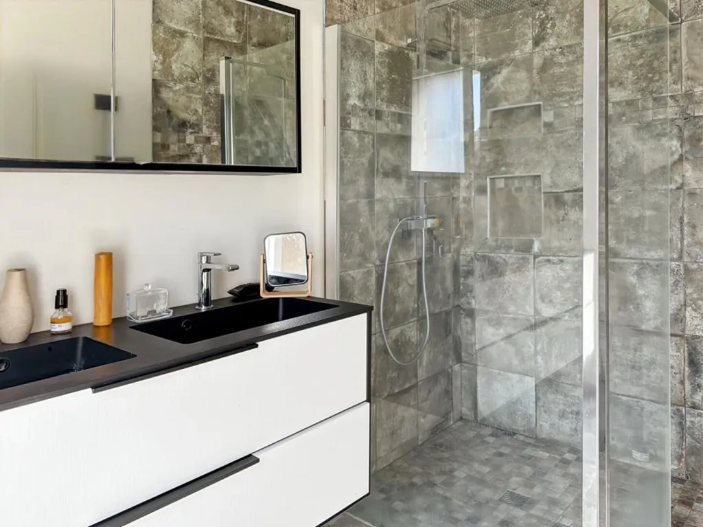 Vannitoad - Newly Built House with Pool in Precigne