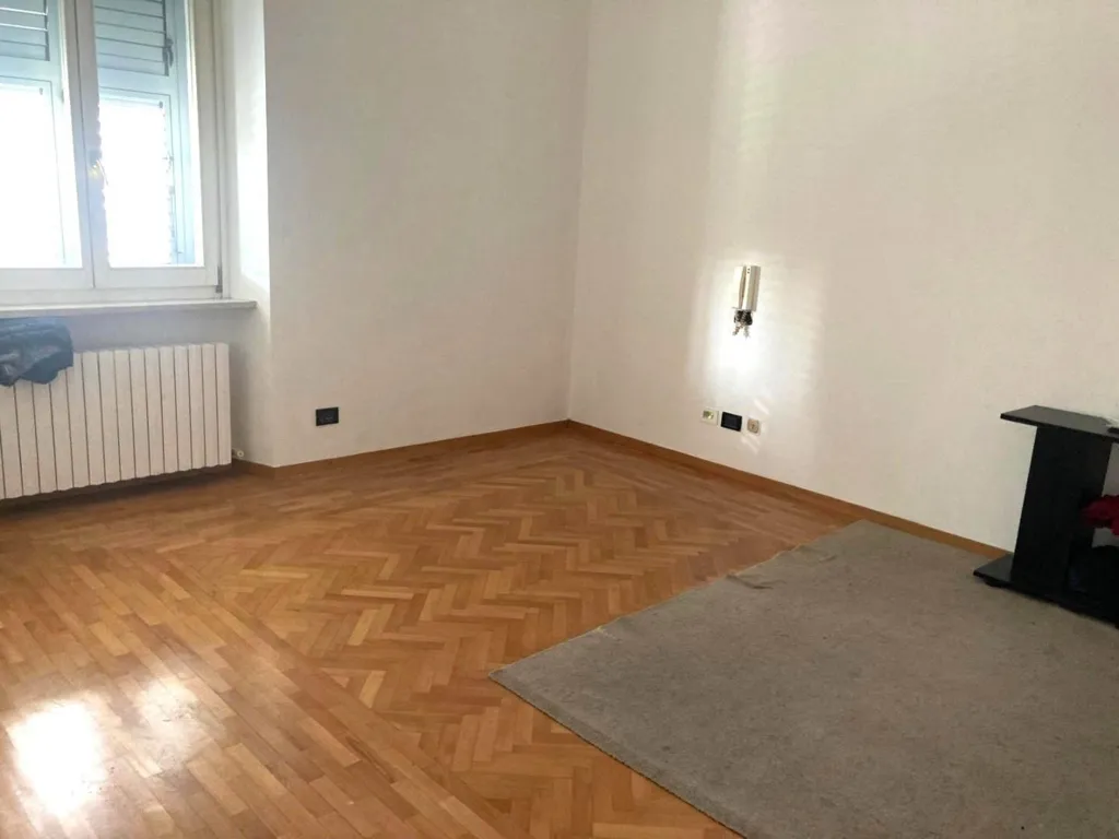 Soggiorno - Appartamento ristrutturato con parquet a Ancona