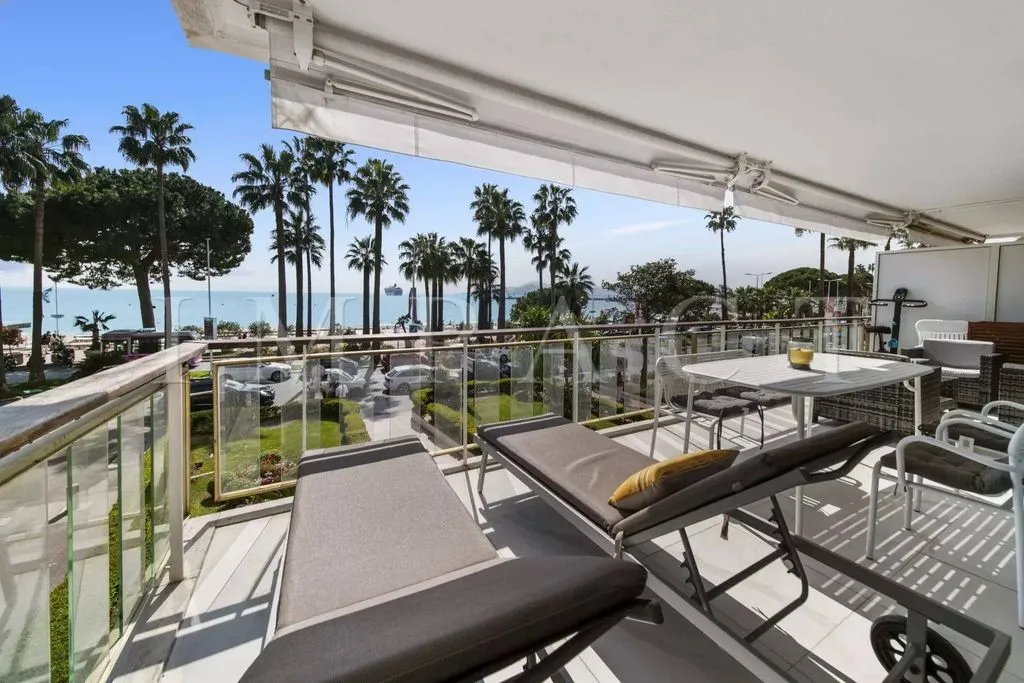 Balcon - Appartement Luxe avec Vue Mer à Cannes