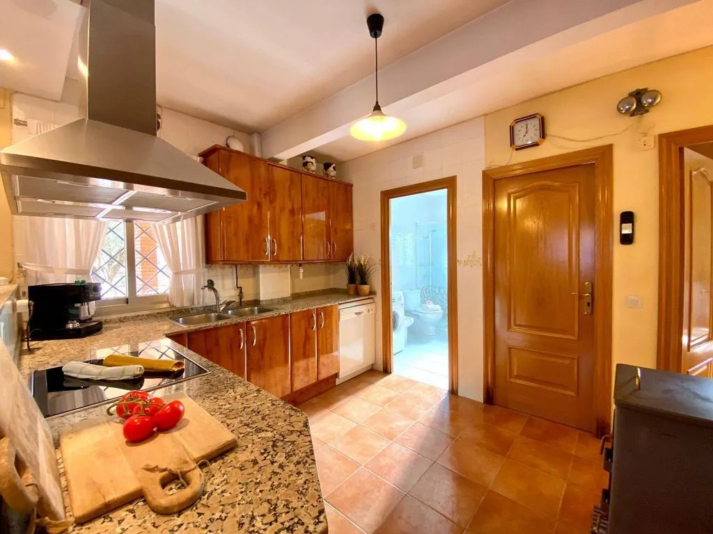 Küche - Luxury House with Four-Winds Design in Castellbisbal