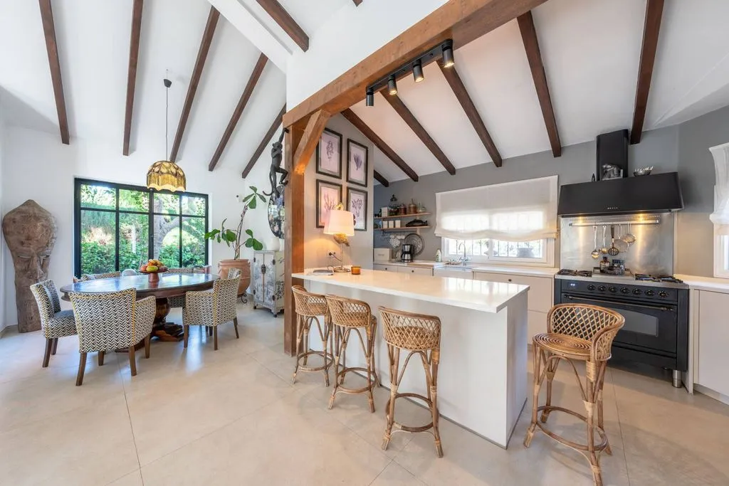 Kitchen - Renovated Villa with Pool in Atalaya, Estepona